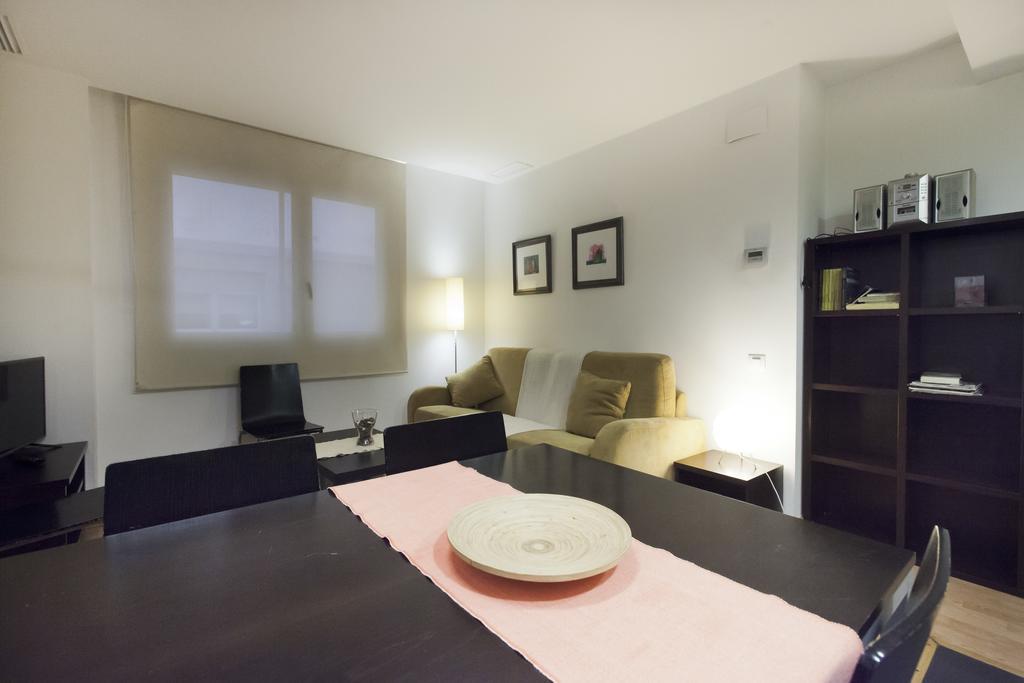 Apartaments Travessera-Parc Gueell Barcelona Zewnętrze zdjęcie