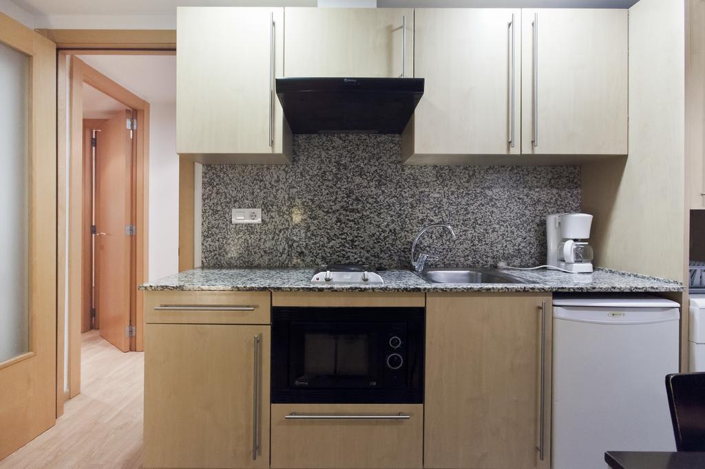Apartaments Travessera-Parc Gueell Barcelona Zewnętrze zdjęcie