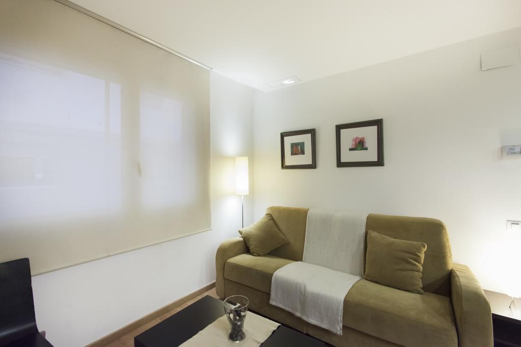 Apartaments Travessera-Parc Gueell Barcelona Zewnętrze zdjęcie