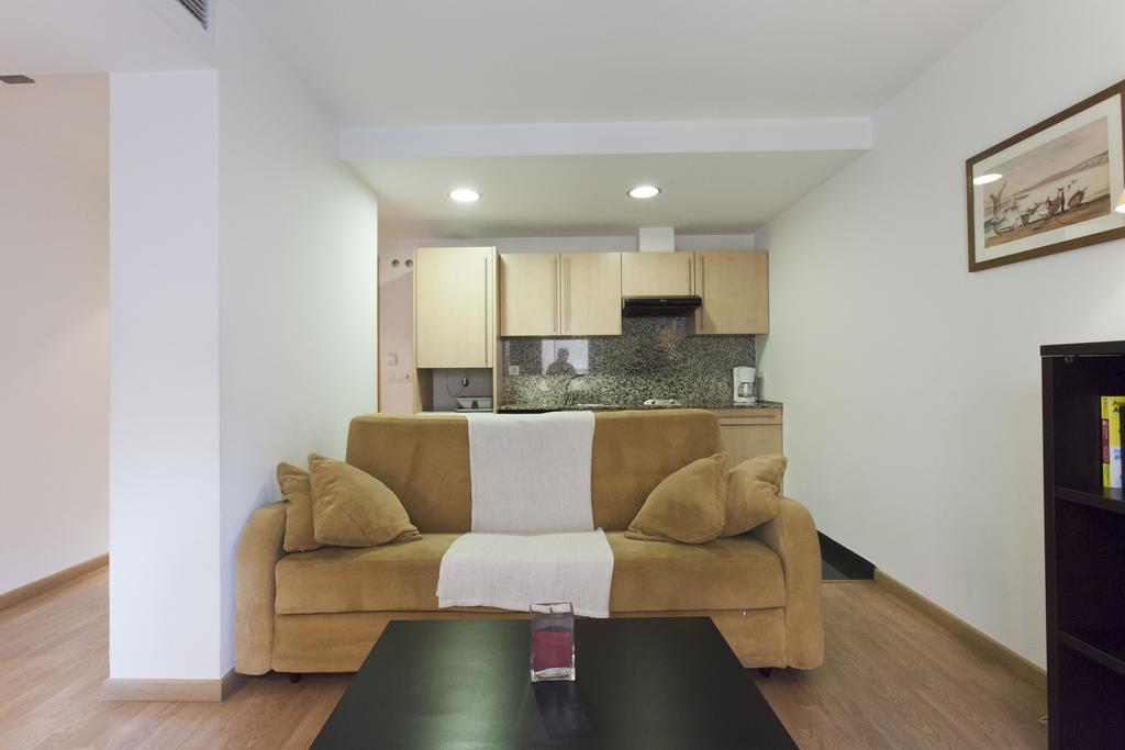 Apartaments Travessera-Parc Gueell Barcelona Zewnętrze zdjęcie